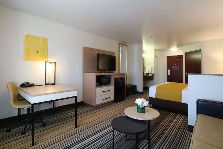 Room 10 of 43