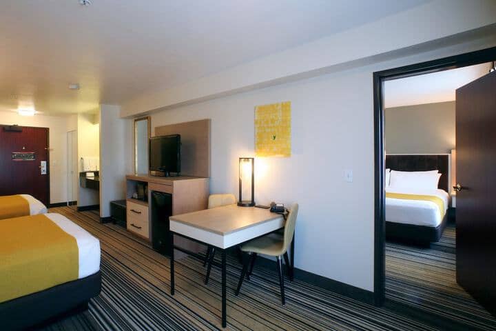 Room 8 of 43