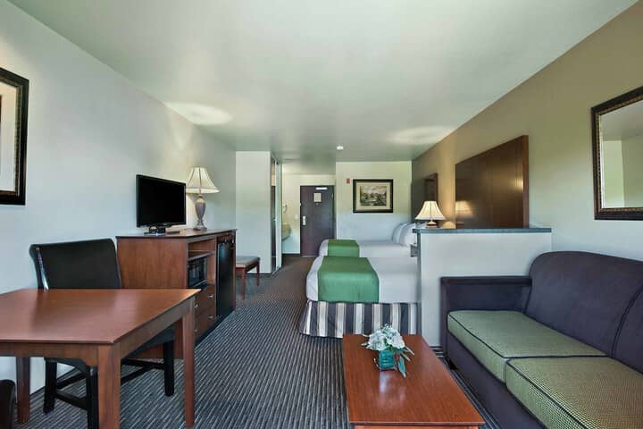Room 10 of 40