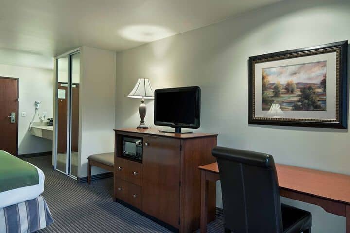 Room 12 of 40