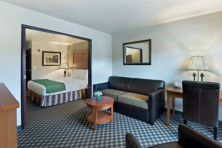 Room 17 of 40