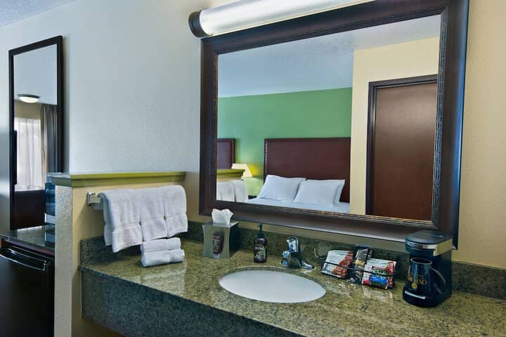 Room 17 of 31